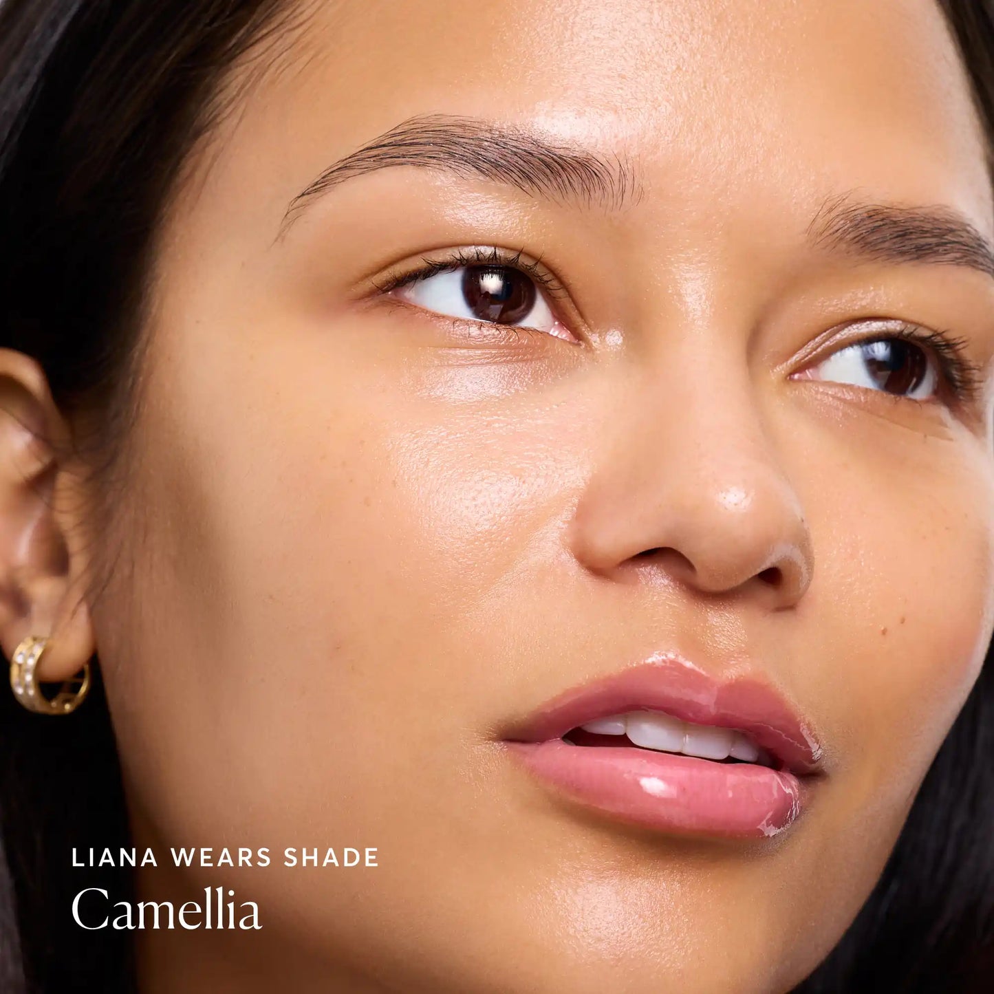 phyto-glow-lip-balm-camellia-p4 NATR-60075-Alt-Images-Phyto-Glow-Lip-Balm-Camellia-04.webp